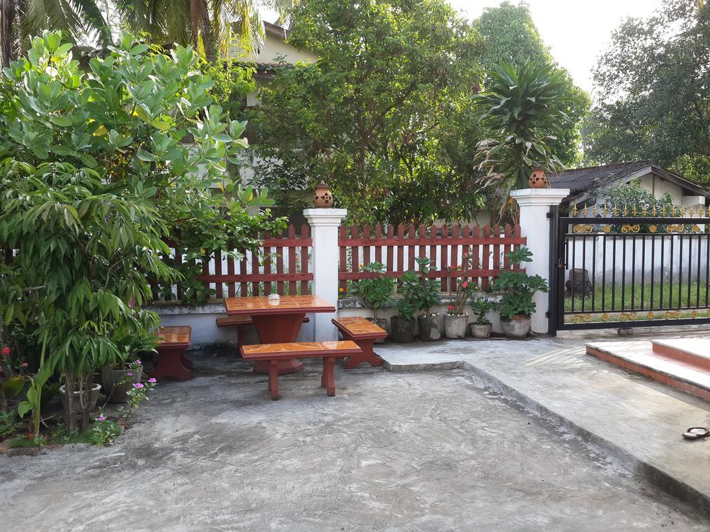 A Tee Guesthouse Luang Prabang Buitenkant foto