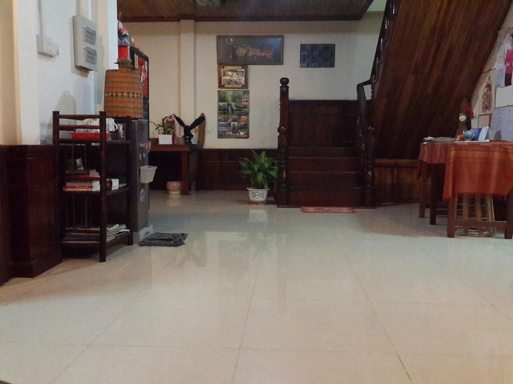 A Tee Guesthouse Luang Prabang Buitenkant foto