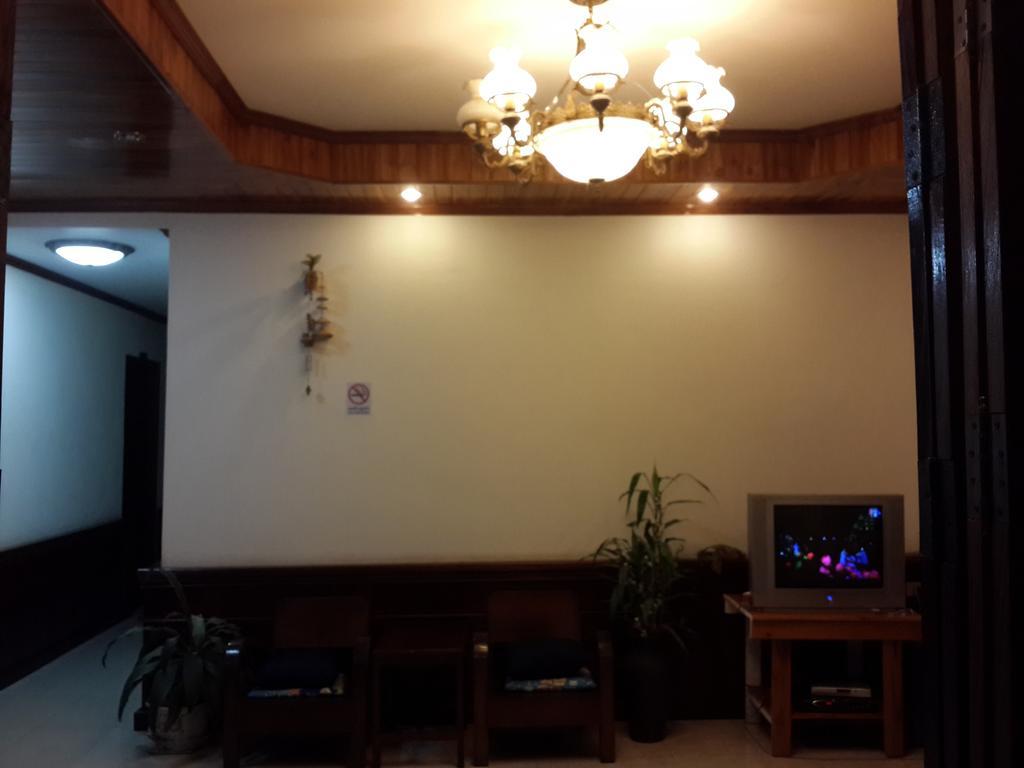A Tee Guesthouse Luang Prabang Buitenkant foto