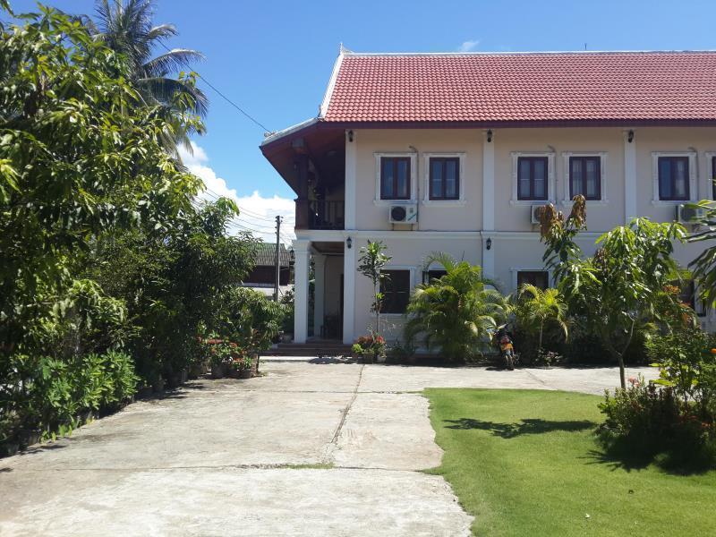 A Tee Guesthouse Luang Prabang Buitenkant foto