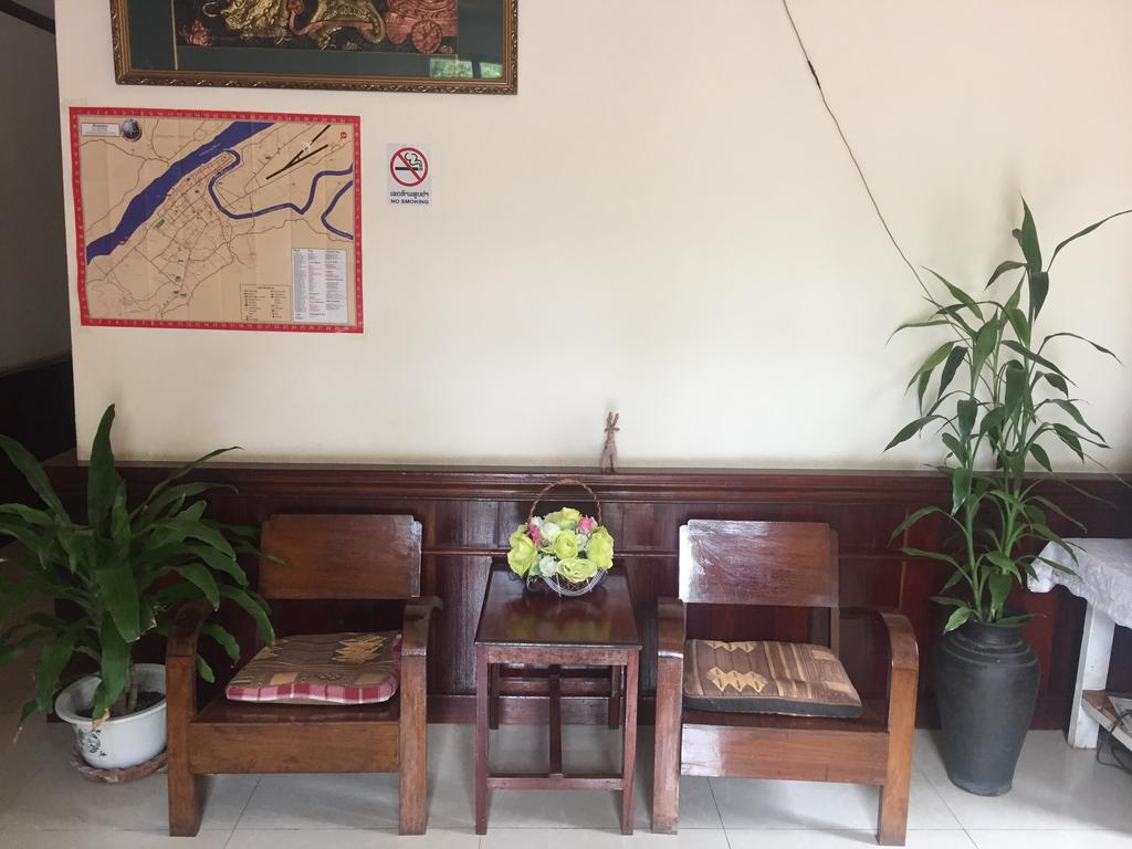 A Tee Guesthouse Luang Prabang Buitenkant foto